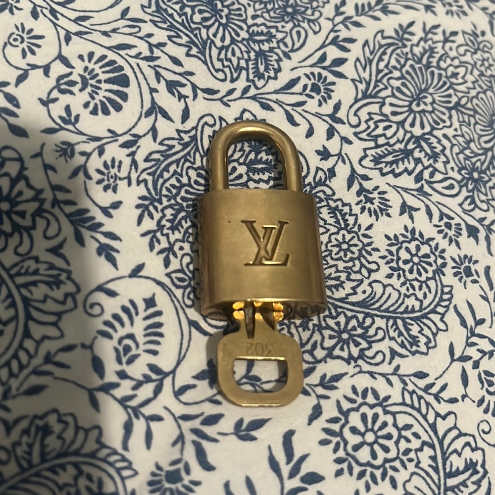 Louis Vuitton Lock and key #302